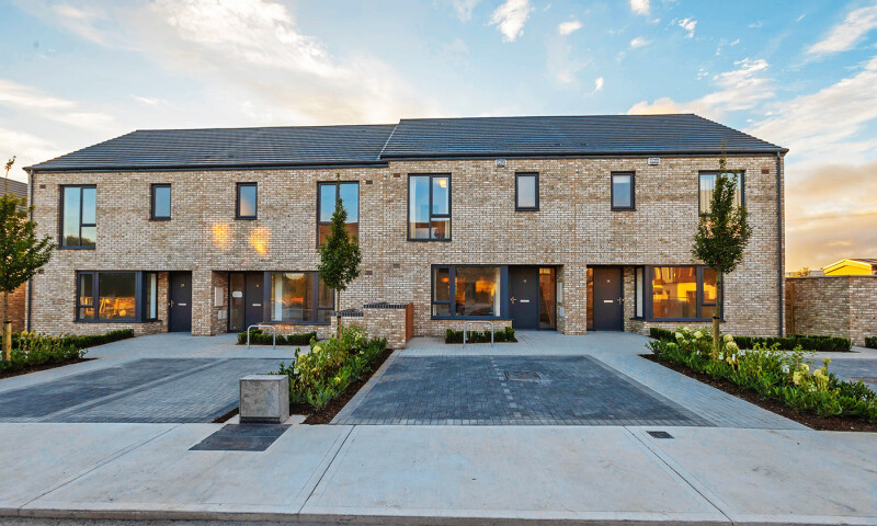 Luttrellstown No 16 exterior v2